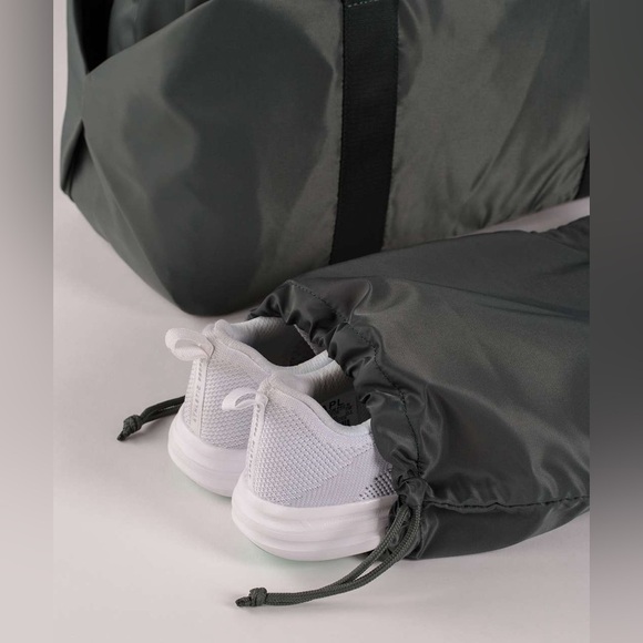 ✨DISCOUNTED✨ Lululemon Fast Track Duffel Gym Travel Beach Bag -  Dark Forest - Picture 5 of 16